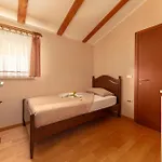 Pod Slavnikom 3* Podgorje (Koper)