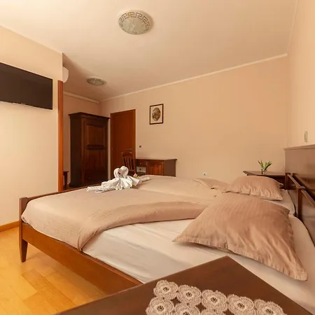 Pod Slavnikom 3* Podgorje (Koper)