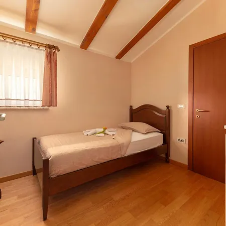 Pod Slavnikom 3* Podgorje (Koper)