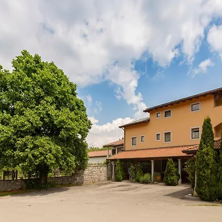 Pod Slavnikom 3* Podgorje (Koper)