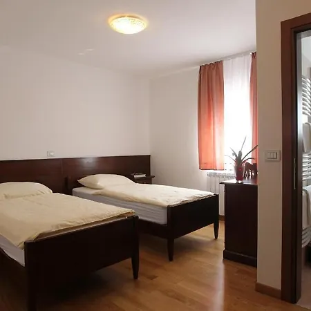 Pod Slavnikom Guest house Podgorje (Koper)