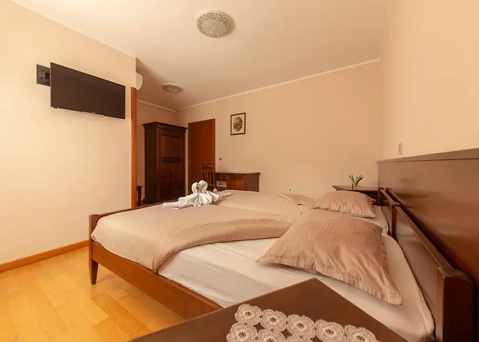 Pod Slavnikom 3* Podgorje (Koper)