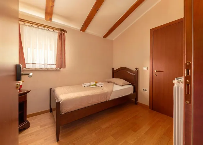 Pod Slavnikom 3* Podgorje (Koper)