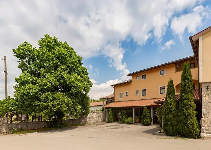 Pod Slavnikom 3* Podgorje (Koper)